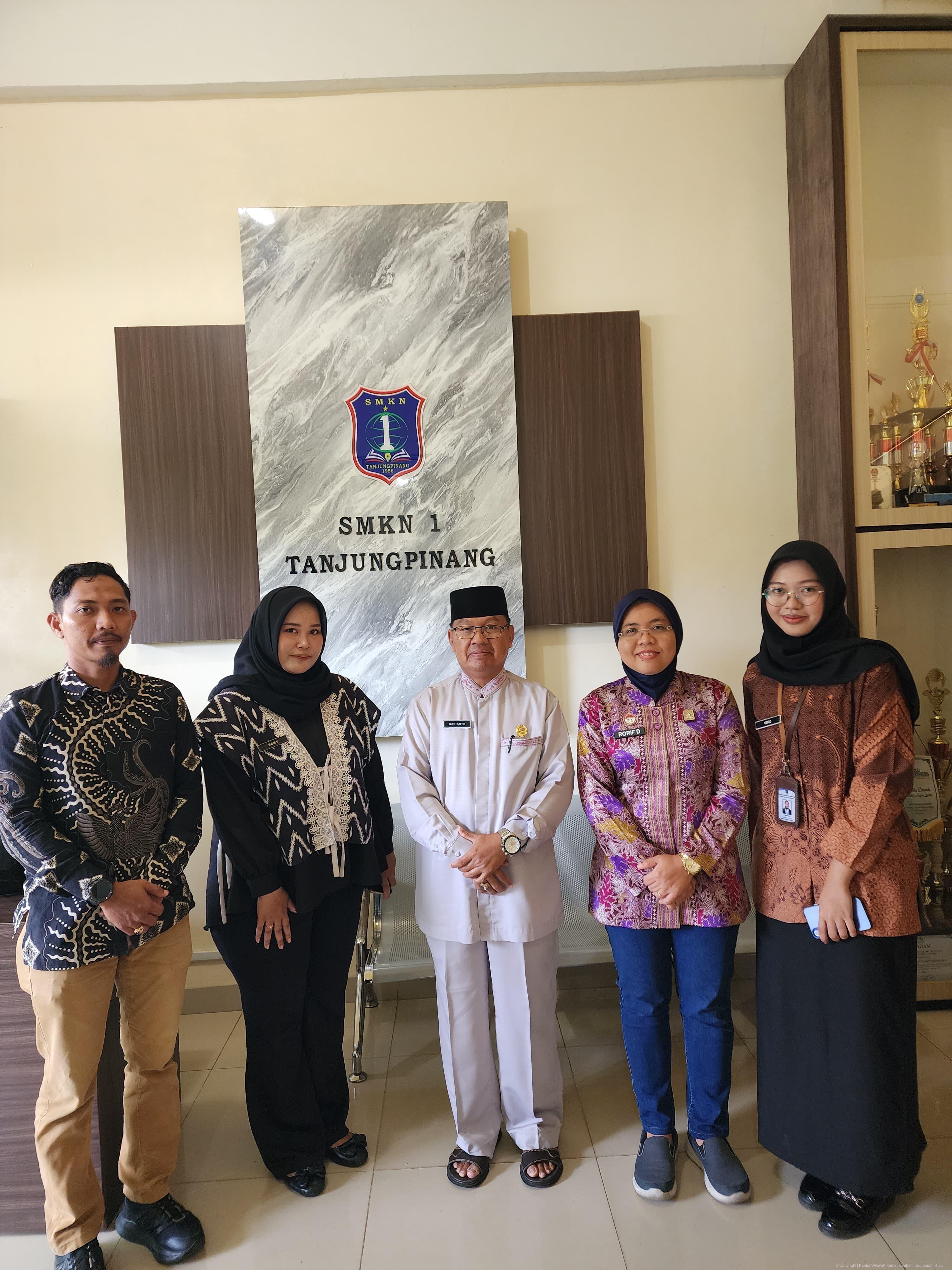 Siapkan Generasi Wirausaha Sadar Hukum, Kanwil Kemenkum Kepri Jajaki Sosialisasi Perseroan Perorangan di SMK Negeri Tanjungpinang