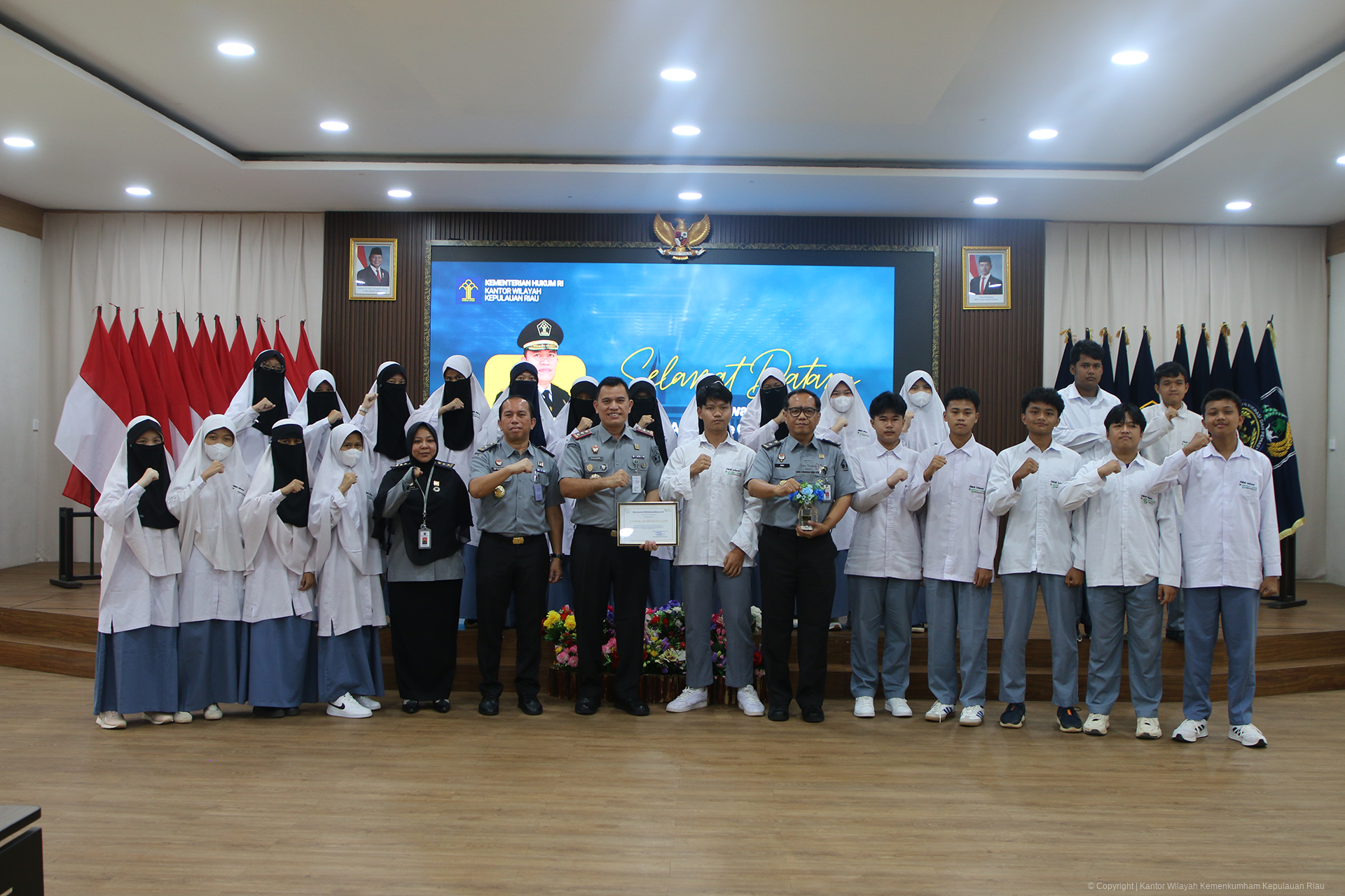 SMA Islam De Green Camp Sambangi Kanwil Kemenkum Kepri, Siswa Dapat Edukasi Hukum