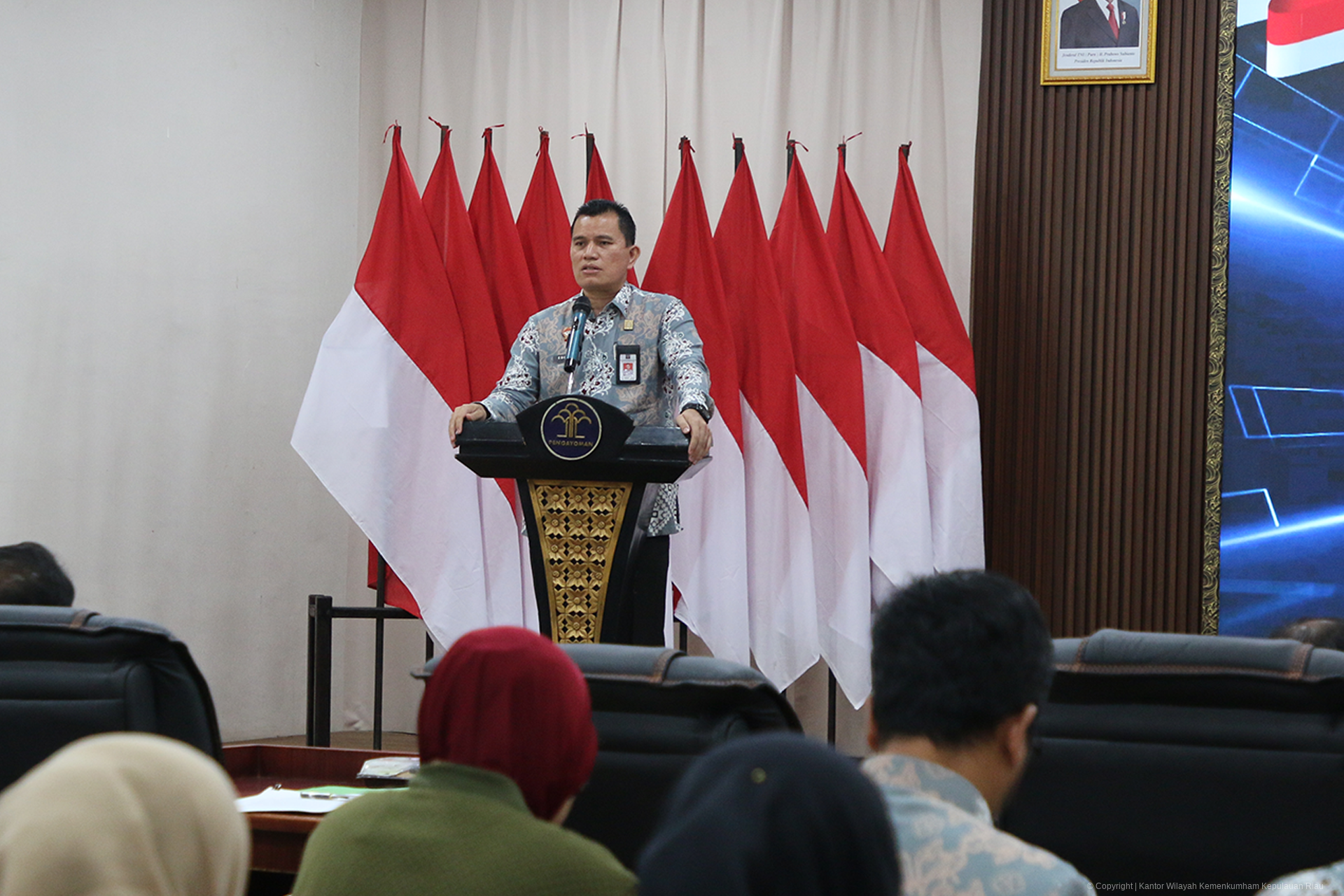 Kejar Target Akhir Tahun, Kanwil Kemenkum Kepri Gelar Rakor Evaluasi Kinerja dan Beri Penghargaan Pegawai Teladan